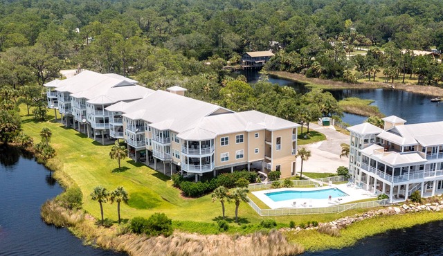 Gulf Breeze Condo #208- Private Ramp! WiFi! Docks to be completed May 2026!