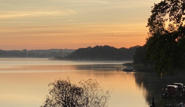 Havel view 137°- Holiday home with sauna, directly on the banks of the Havel, meadow and sandy beach