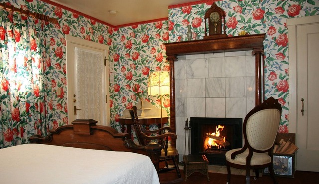Handicap access/fireplace/1870 matching marbletop KINGBED set/clawfoot tub