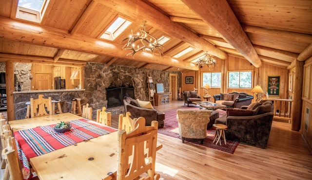 Hidden Pines Lodge in the Colorado Rocky Mountains