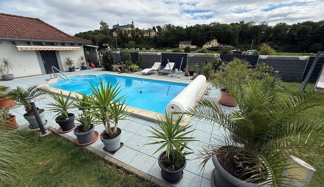 Holiday flat with pool, directly on the Lahn cycle path