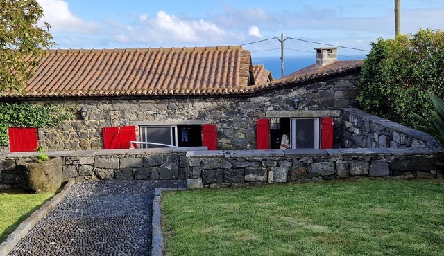 Holiday Home 'Ponta Da Amora' with Sea View, Wi-Fi and Air Conditioning