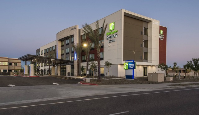 Holiday Inn Express & Suites Phoenix North - Happy Valley by IHG