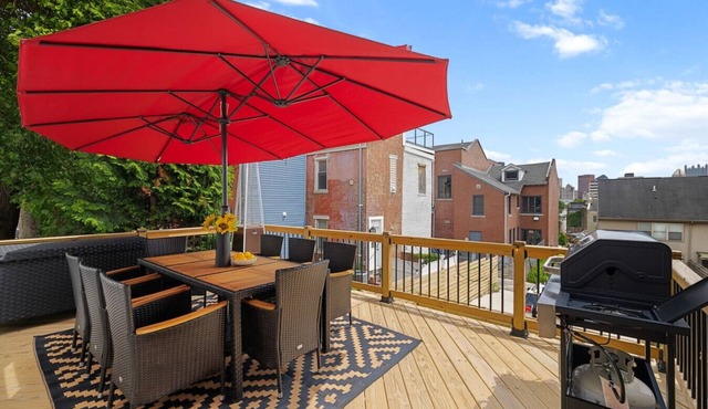 ★ HostWise Stays ★ Entertainment Haven, Hot Tub & Family-Friendly