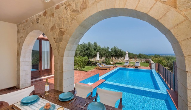 Ideally located, Villa katerina with salted Heated pool,to explore West Crete!