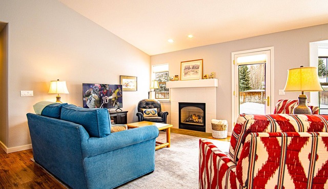 In the Heart of Hailey; PRIVATE PET-FRIENDLY 3 bedroom home with garage