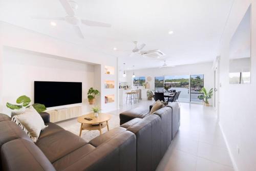 'Infinity's Edge' Darwin Luxury Waterfront Oasis