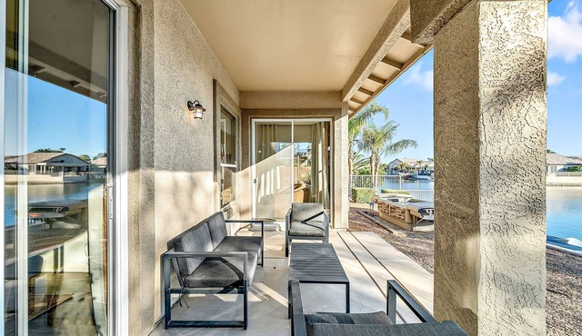 Lakefront Oasis