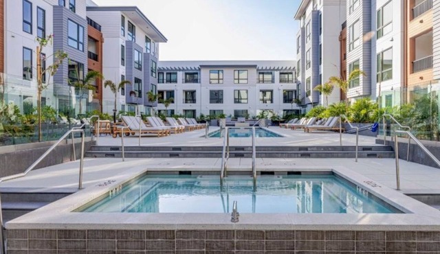 Landsby 1BR Condo with Hot Tub & Rooftop Escape