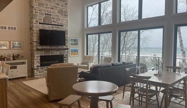 Lanes End: Spacious Lakefront Retreat in Scenic Grand Marais