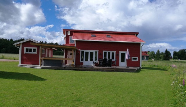 Large high standard holiday house, sauna, outdoor pool, boat