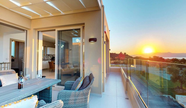 LIBERTY & FREEDOM villa, helipad and pools!Perfect for large groups up to 16 !