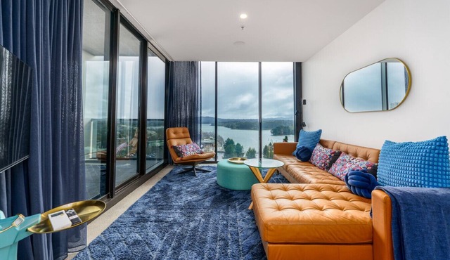 Luxury 1BR Apt with Lake Views in Belconnen