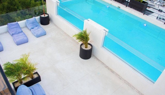 Luxury 2BD Condo 3 blk from 5th Ave W/PoolandParking