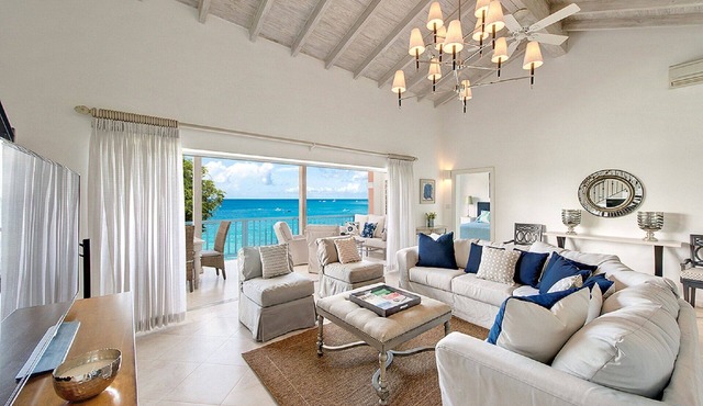 *Luxury 4Bed/4Bath Beachfront Villa – Panoramic Ocean Views, Prime Location*
