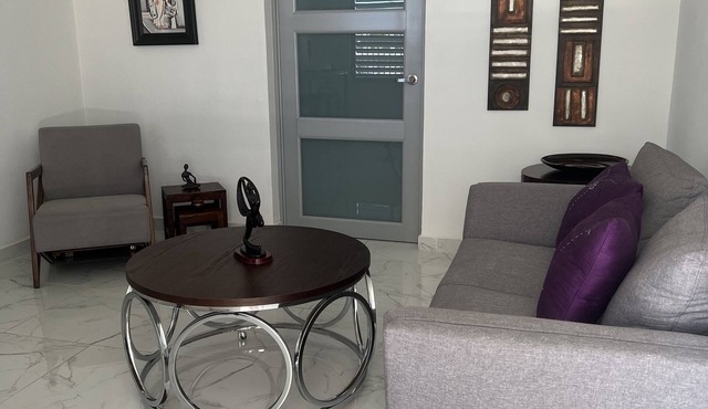 Luxury centric 1 bedroom apt - 5 min from the beach