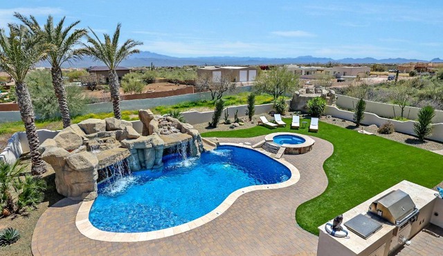 Luxury Estate, Sleeps 24, Sonoran by HomeStakes Stays