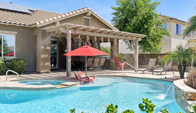 Luxury Home pool/spa, putting green, pool table, misting system