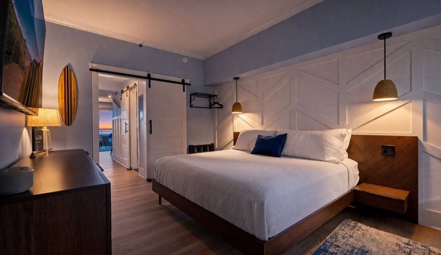 Luxury KING Oceanfront Bridgewater Condo in LBTS!