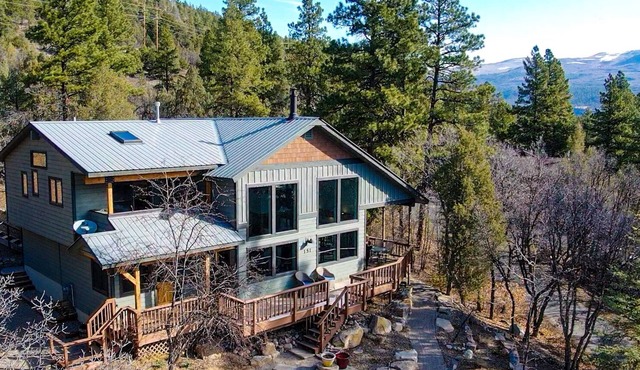 Luxury Lodge - Close to Ski Hill & Durango - Hot Tub with Mountain Views