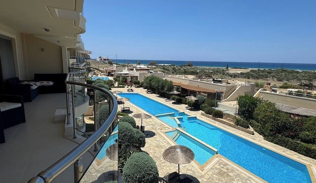 Luxury Loft,Pools, Sea Views,100SQM!