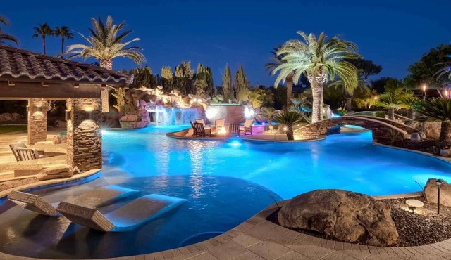 Luxury Oasis - 7BR Estate w/Lazy River, Pool, Spa & Sport Court