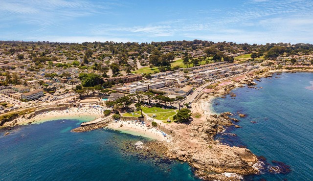 Luxury Retreat, Ocean View, Spa, and Putting Green