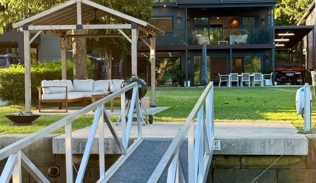 Luxury Riverfront Retreat with Private Boat Ramp - Sleeps 10