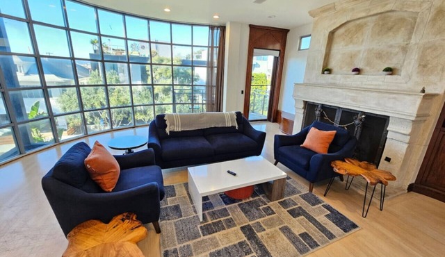 Luxury Venice 3 bedroom 2 bath, 1 block to Beach!