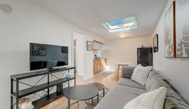 @ Marbella Lane -Cozy 1BR Studio in Palo Alto DWTN