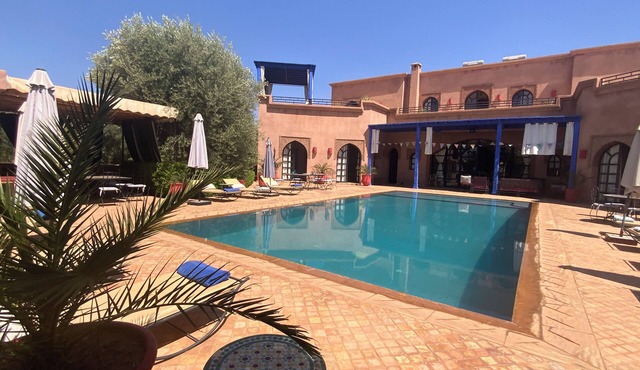 Marrakech Villa for 6-16 people - Exclusive Offer - 450 sq.m and 16 x 5.5 m pool