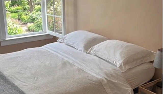 Modern 2BR Apartment | Parking & WiFi