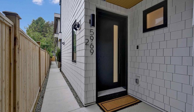Modern 4BR Home Steps from VanDusen & Queen Elizabeth Park