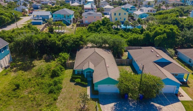 Modern Beach Retreat ~ Close to the Beach!