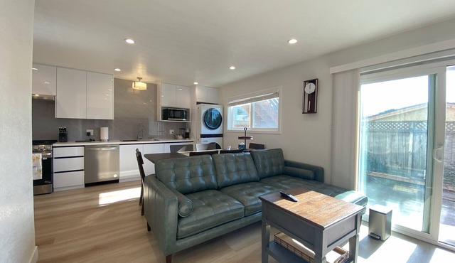 Modern Coastal 2B1B Remodeled Walk to Pier Backyard Free Parking