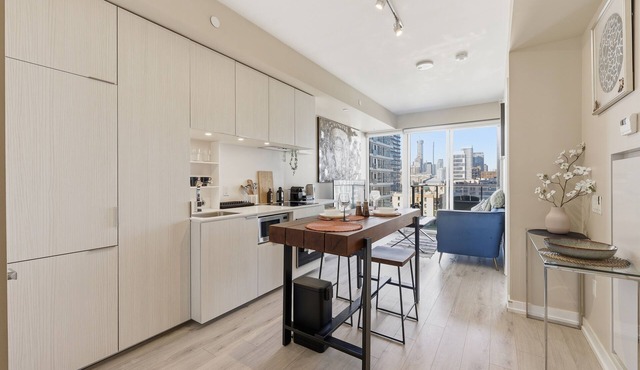 Modern Downtown Toronto Condo with Balcony Near Eaton Centre