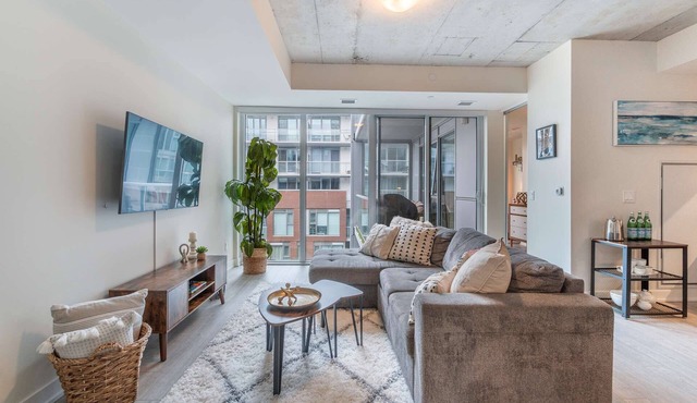Modern Family Friendly Condo 3 BDRM/2 BA + Sofa bed + BBQ