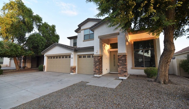 Modern home with pool, Walk to State Farm Stadium! Over 3k sq ft!