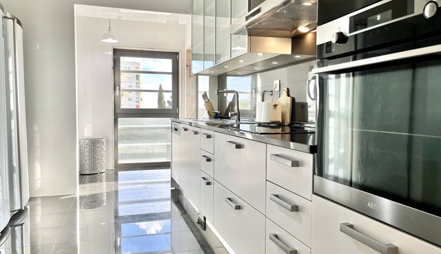 Modern & Spacious APT with River View