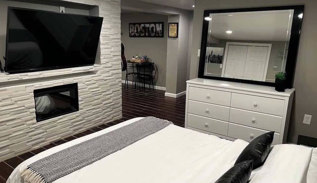 Modern Studio Close to Campus & 10min to Boston