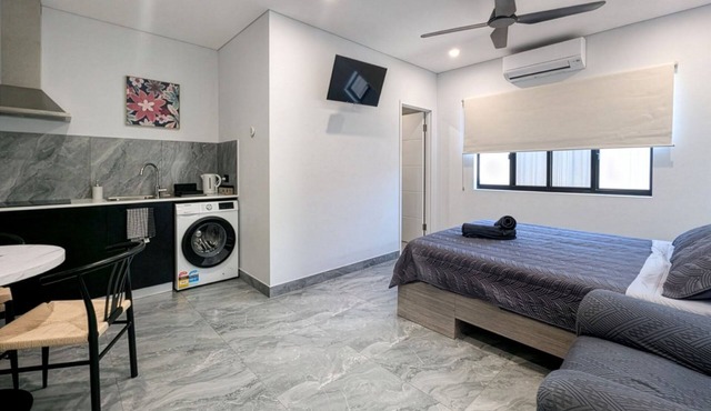 Modern Studio Retreat in Exclusive Northcrest