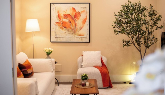 Modern Vancouver Stay - Near Downtown & Transit