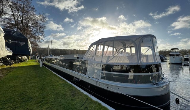 MoonRooms - Luxury residential boat in Berlin with roof terrace and lake view