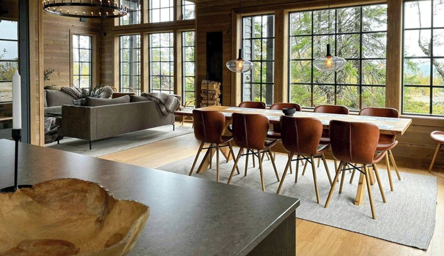 Mountain cabin with views over Jämtland's expanse