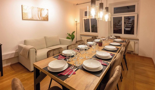 Munich Directly at the Oktoberfest for up to 13 Guests in the Apartment London