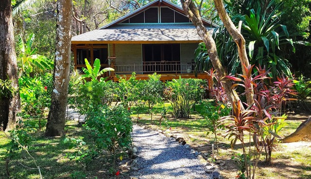 Nature Lover's Delight! Gardens, Private Beach, Pool, Dive Shop, In Gated Resort