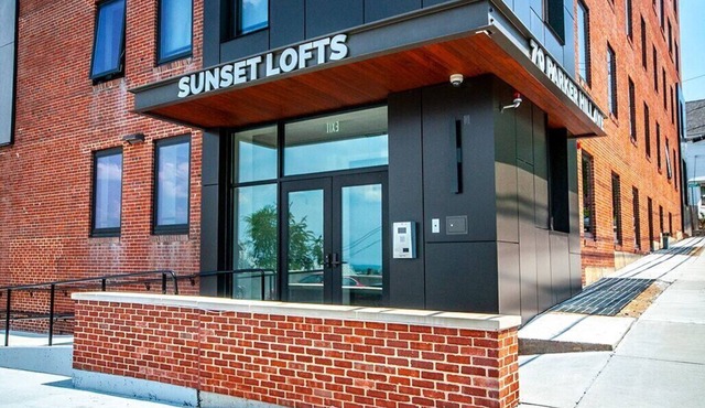 New building, fully equipped apt, steps to all Boston has to offer!