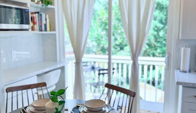 NEW - modern comfort, remodeled, A/C, free parking