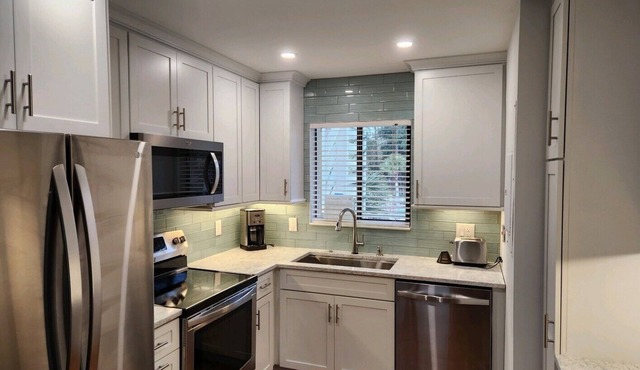 NEWLY RENOVATED, Nicely Equipped, Steps to the Beach, Perfect for Families