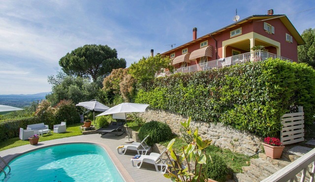 Nice apartment for 10 guests with WIFI, private pool, TV, patio and pets allowed